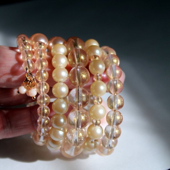 Pale Champaign Pink Pearl Beaded Memory Wire Wrist Wrap Cuff Bracelet - Picture 5 of 5